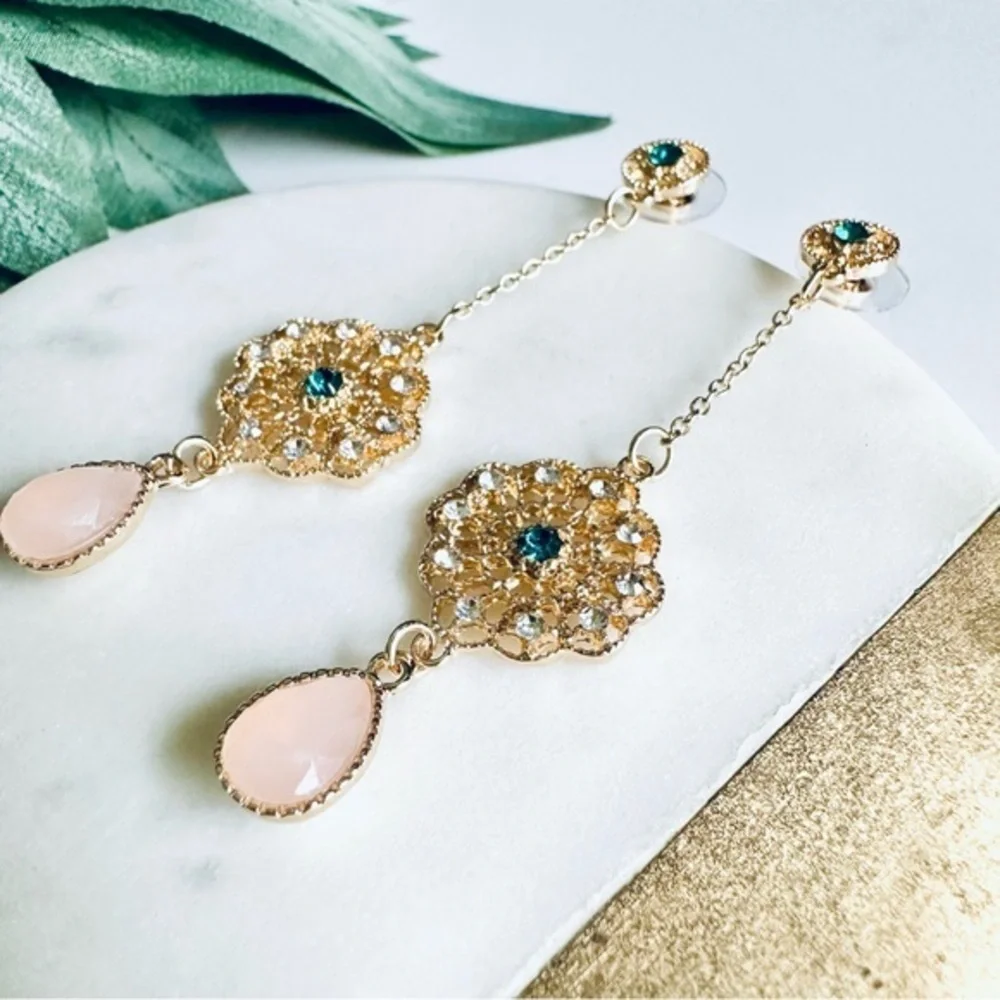 2/$30🌵 Delicate Gold Tone Medallion Blush Peach Green Stone Dangle Earrings